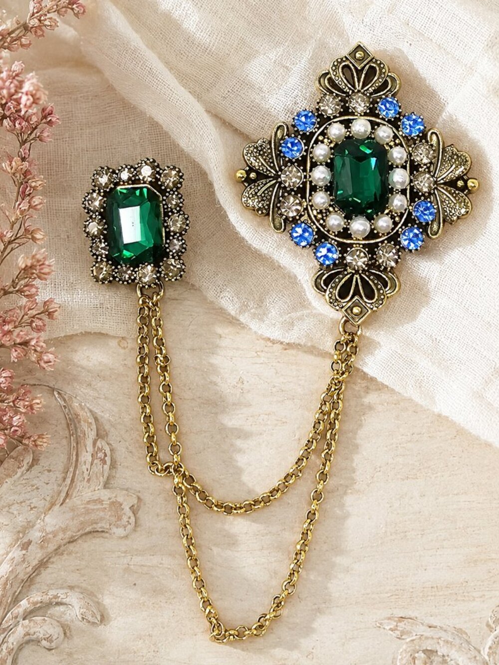 Title: Vintage-Inspired Emerald Green Double Brooch with Draped Chains